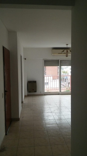 Imagen 3 de 10 de Semipiso En Venta En Moron Centro