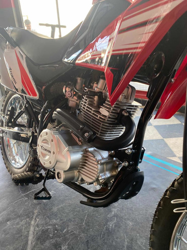 Imagen 12 de 17 de Corven Triax 200 R3