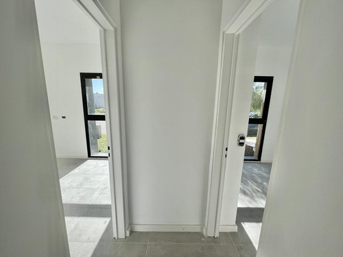 Imagen 22 de 30 de Moderna Casa A Estrenar Con Detalles De Categoria En Pilar Del Este, Barrio Santa Elena.