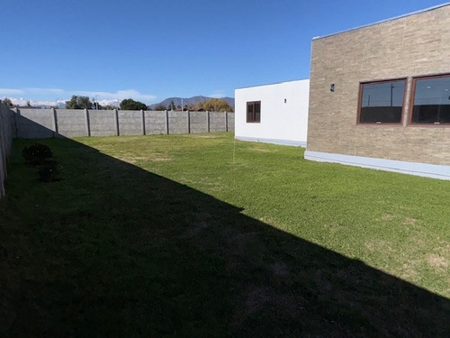 Casa En Arriendo De 4 Dorm 3 B. En Condominio Olivar