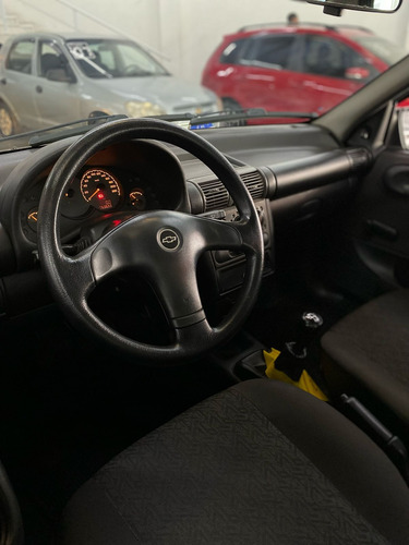 Chevrolet Corsa Classic 1.0 Life Flex Power 4p