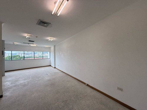Venta Excelente Oficina Ubicada En El Centro Comercial Reda Building. Rp
