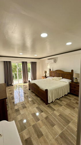 Villa En Venta En Metro Country Club Juan Dolio.
