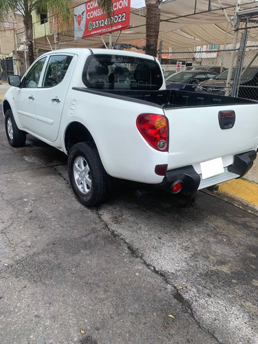 Imagen 4 de 15 de Mitsubishi L200 Diesel Doble Cabina 4x4 2015