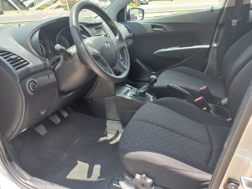 Imagem 2 de 15 de Hyundai Hb20 Comfort Plus 1.0 2019 Prata