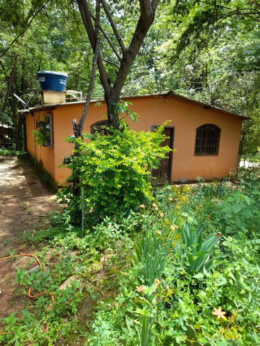 Chácara,2quartos,cozinha, 1banheiro , Sala Ampla E Varanda