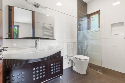Casa En Arriendo De 5 Dorm. En Colina