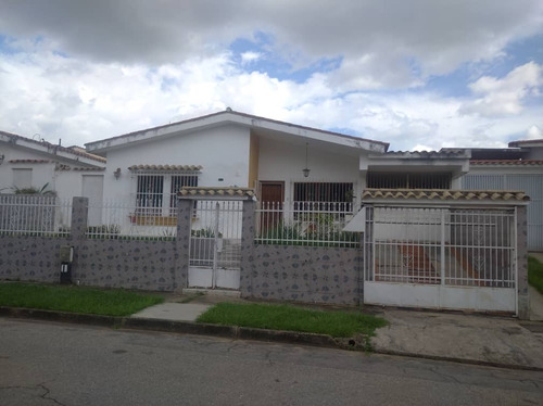 Jose R Armas, Vende Casa En Trigal Norte Calle Cerrada. 