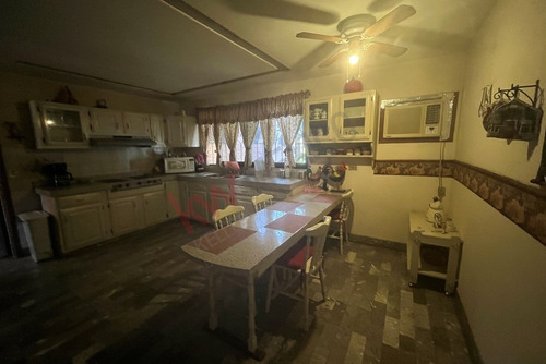Casa En Chapultepec: 1 Piso, Confort Y Amplitud.