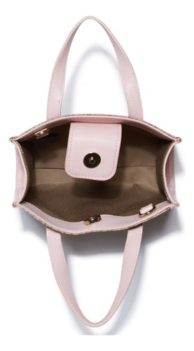 Guess Taylor Logo Mini Crossbody Acabado De Los Herrajes Dorados Color Cafe Con Rosa Correa De Hombro Cadena Dorada Diseño De La Tela Con Logo