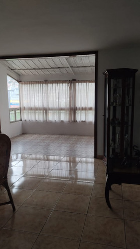 Pent House En Venta En Montalbán De 200 M2 En Edificio Bajo