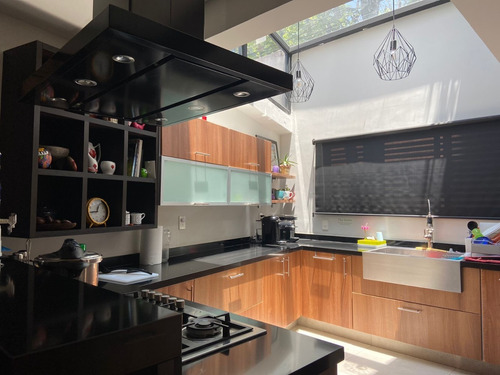 Imagen 2 de 13 de Casa En Venta Remodelada De 320 M2 A Un Paso De La Herradura