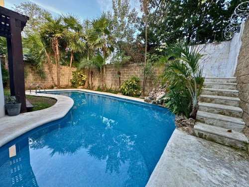 Casa Con Alberca Y Jacuzzi, En Residencial Privado, Venta Playa Del Carmen.