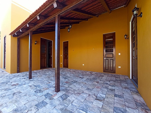 Venta De Casa De Un Piso, Remodelada En Baspul, 4 Recámaras
