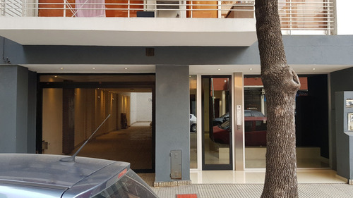 Imagen 2 de 14 de Vera Al 900, Villa Crespo. Monoambiente Divisible. Contrafrente. Muy Moderno. Balcón Con Vista Abierta. Superficie 39 M2. Piso 4. Muy Luminoso. Casi Nuevo. Baño Completo. Yacuzzi. Parrilla. Solarium