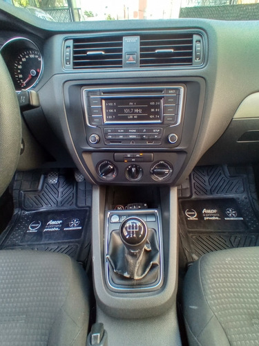 Imagen 14 de 15 de Volkswagen Jetta 2015 2.5 Trendline L5 Man B A Mt