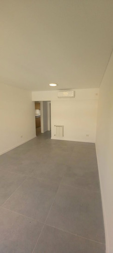 Alquiler Depto Premiun 2 Ambientes Con Balcon A La Calle. 52 Mts Totales. Ac. Calefaccion Por Radiadores