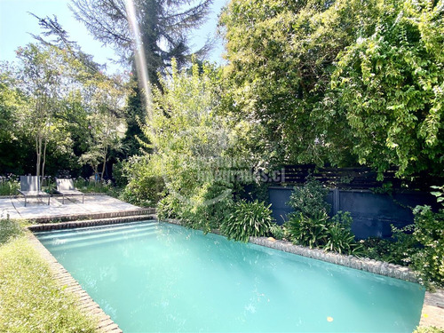 Casa En Venta De 5 Dorm.la Dehesa Lo Barnechea