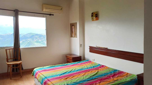 Townhouse Casa En Venta En Loma Linda. Posee Terraza Con Vista