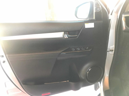Imagen 10 de 10 de Toyota Hilux 2.8 Cd Srv 177cv 4x4 2016