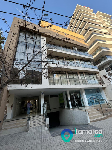 Departamento A La Venta En El Centro De Carlos Paz De 2 Dormitorios 2 Cocheras Y Pileta