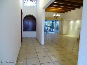 Casa De Una Planta, Estudio, 3 Recamaras. Venta - Villas Del Meson