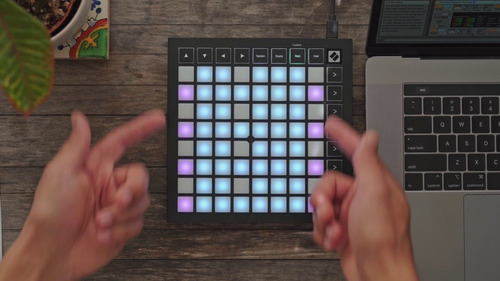 Imagen 3 de 3 de Controlador Novation Launchpad X Mini Mk3