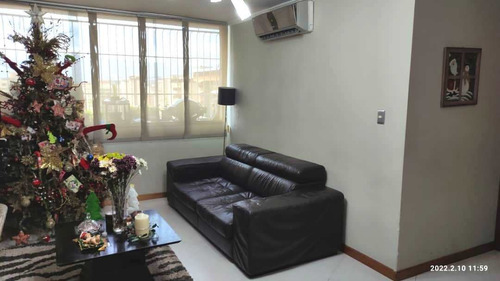 Imagen 2 de 20 de Vendo Apartamento Actualizado En Calle Cerrada De La Urbina