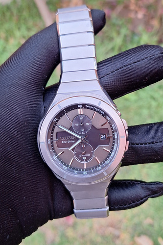 Hermoso Reloj Citizen Ecodrive Super Titanium Armor Gris Gris Gris (Usado)