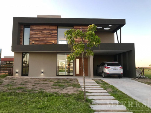 Casa En Venta Con Renta Sobre Lote Interno En Barrio Ceibos Puertos
