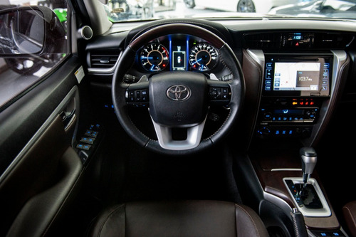 Imagen 10 de 15 de Toyota Sw4 2.8 Srx 177cv 4x4 7as At