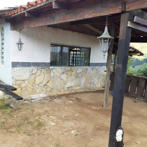 Chácara 2 Quartos, 1 Cozinha, 1 Banheiro E 1 Sala .