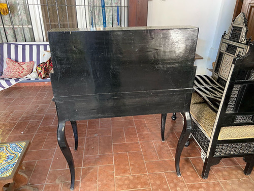 Juego Egipcio Escritorio Sillones Y Silla Plegable Y Espejo Blanco Y Negto (Usado)