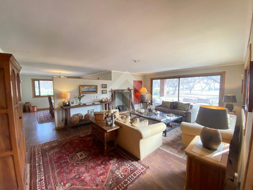 Casa En Arriendo De 6 Dorm. En Colina