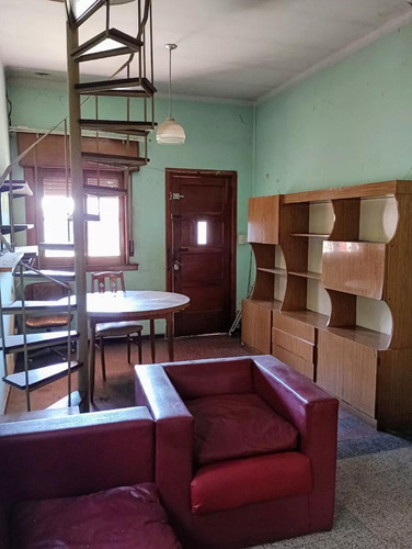 Casa En Venta - 3 Dormitorios 1 Baño - Cochera - 240mts2 - Lanús