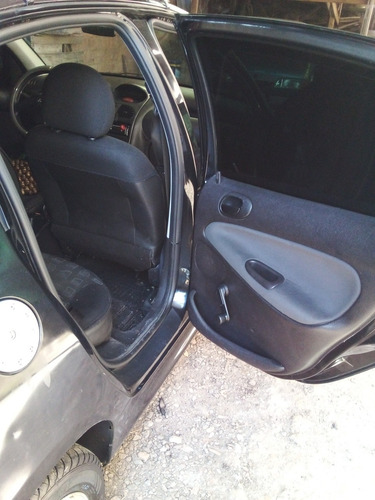 Imagem 14 de 15 de Peugeot 206 2004 1.6 16v Presence 5p