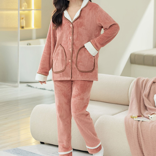 El Conjunto De Pijama Cálido De Forro Polar Coral Para Mujer