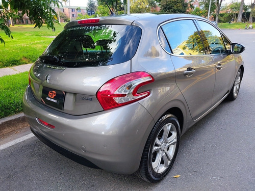 Peugeot 208 2014 1.6 Allure