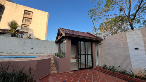 Alquilo Casa Con Piscina En Pleno Centro De Encarnación: 5 Habitaciones Y 4 Baños