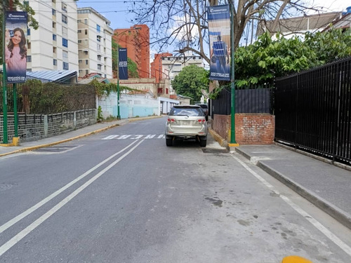 Se Alquila Edificio Comercial De 660 M2 En Santa Eduvigis