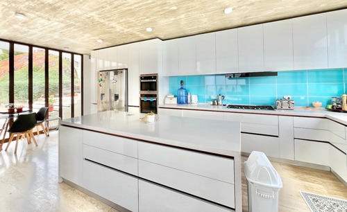 Gran Y Sólida Casa En Venta Con Privilegiada Vista, Zapallar