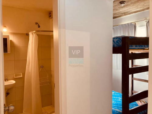 Alquiler Verano Apartamento De 3 Dormitorios + Servicio, Con Vista Al Mar.