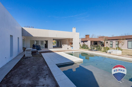 Casa En Venta En Haras Del Sur