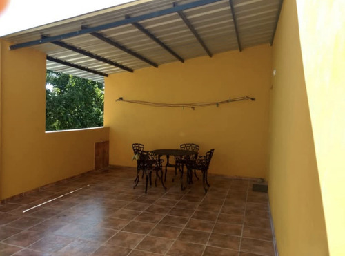 Tres Casas, Con Entrada Independientes.