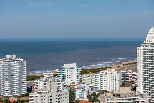 Penthouse En Venta De 3 Dormitorios En Torre One , Punta Del Este , Playa Brava