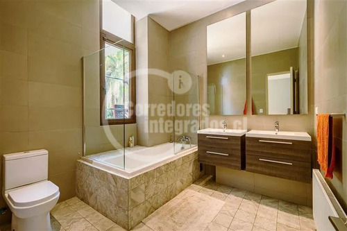 Espectacular Duplex En Vitacura ,magnificas Areas Verdes