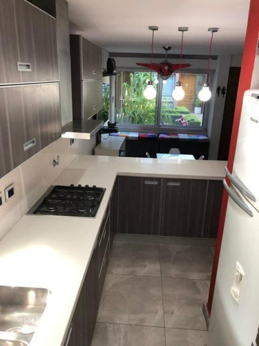 Imagen 9 de 17 de Casa En Venta De 4 Ambientes Con Cochera En Lomas De Zamora