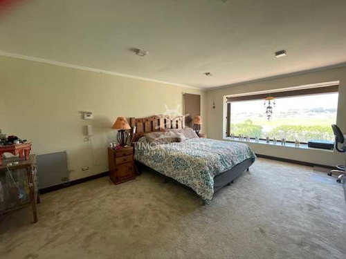 Venta Casa 1.100 Mts2, Piscina Temperada (104034)