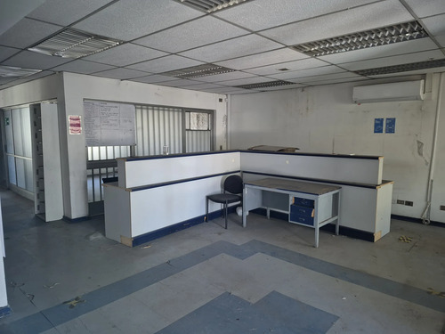 Se Arrienda Amplio Local Comercial A Una Cuadra De Av Colón