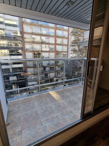 Imagen 5 de 14 de Lindo Apto A Pasos Del Parque En 21 De Septiembre Y A Mts De Ellauri. 1 Dormitorio 55 Mts Reales Al Frente Y Contra Frente Edif. Con Vig. 24 Losa Individual Bbcoa Solo Porto O Sura. Gc7000